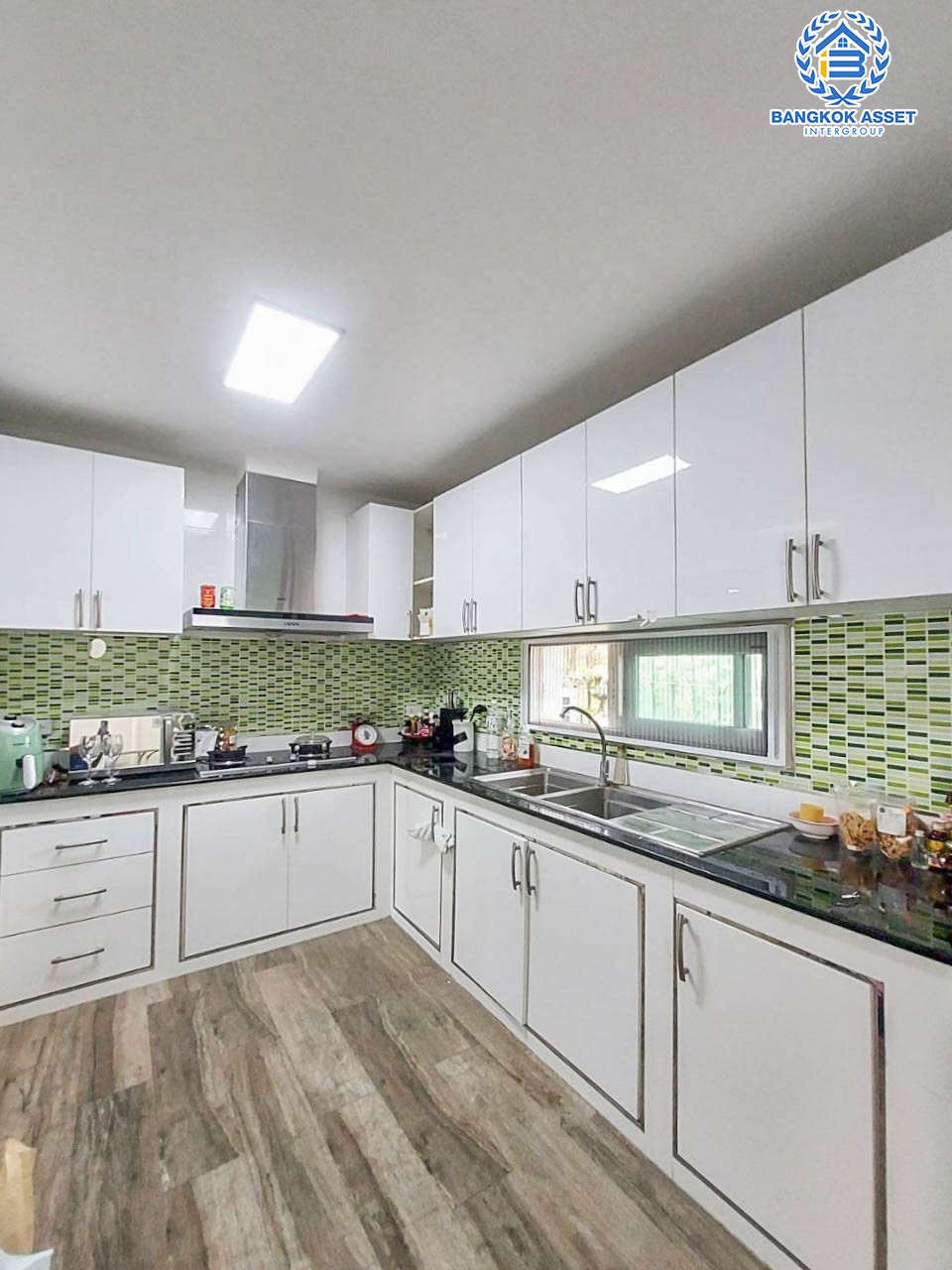 *****บ้านเดี่ยวมือสอง ม.ชวนชื่นพาร์ควิลล์ กาญจนาภิเษก หลังมุม บนเนื้อที่ 211 ตร.ว. ฟังก์ชันพร้อม 6 ห้องนอน 4 ห้องน้ำ 4 ที่จอดรถ บนทำเลศักยภาพติดถนน เชื่อมต่อถนนกาญจนาภิเษก, ถนนสิรินธร, ถนนบรมราชชนนี ใกล้เซ็นทรัลปิ่นเกล้า